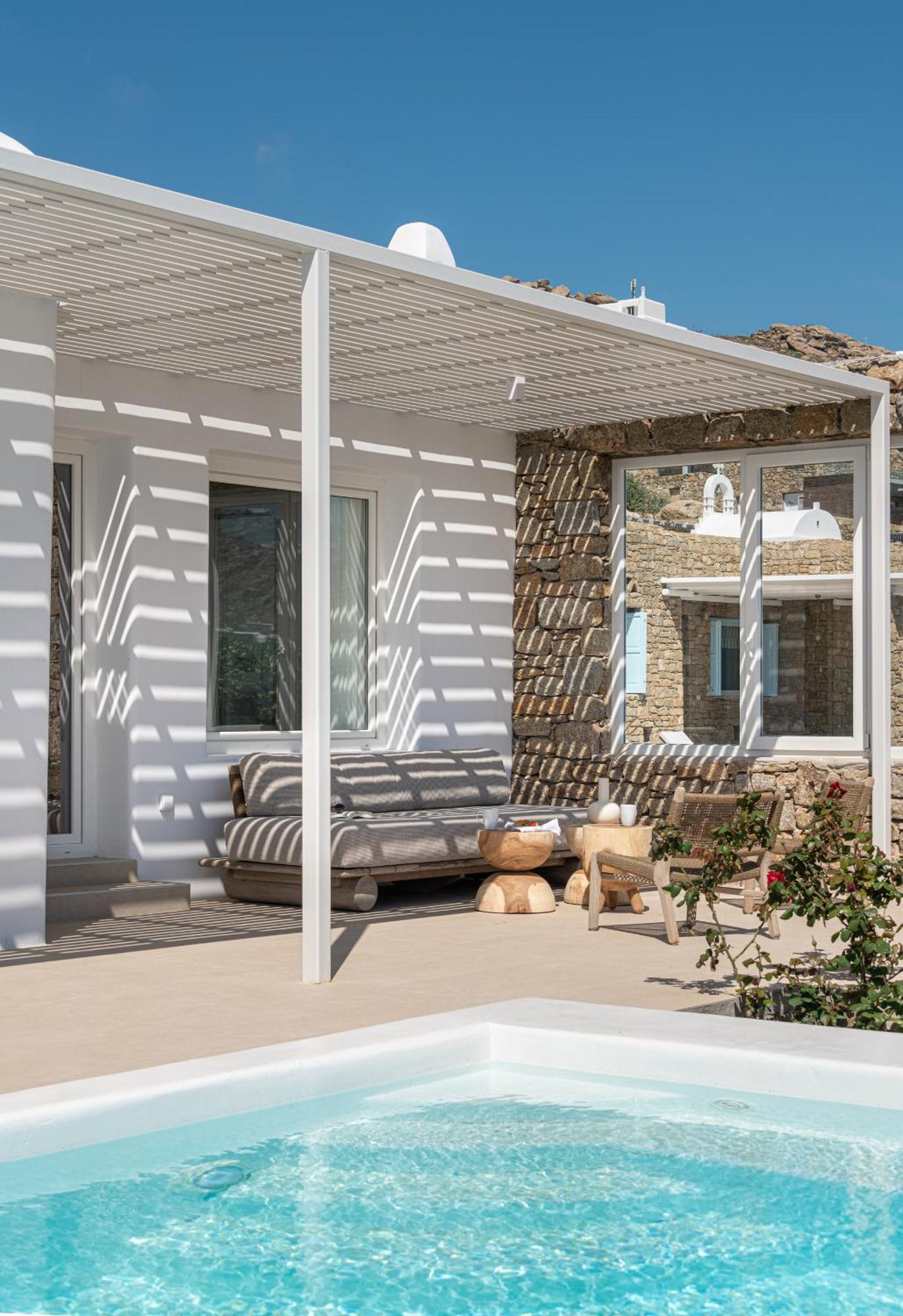 Guest house Etesians & Super Paradise Beach (Mykonos)