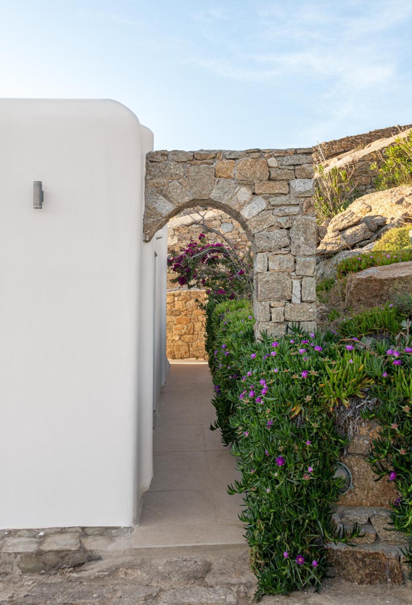 Etesians & Guest house