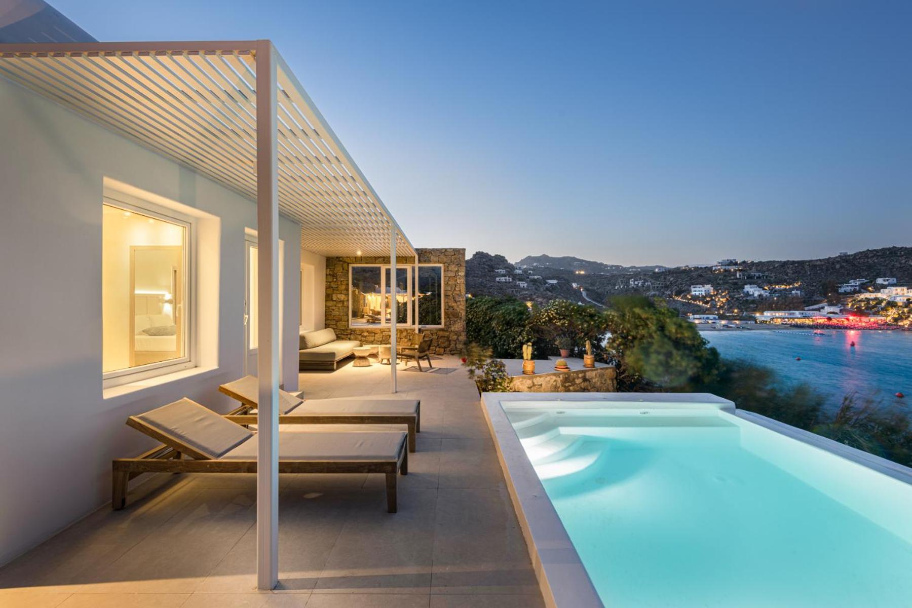 Guest house Etesians & Super Paradise Beach (Mykonos)